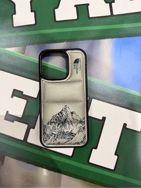 The North Face Silver Mountain Sketch Phone Case